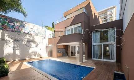 Casa na Rua Henrique Martins, com 495m², 03 suites e 03 vagas de garagem