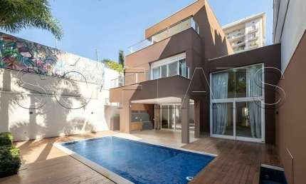 Casa para locação na Rua Henrique Martins, com 495m², 03 suítes e 03 vagas de garagem.