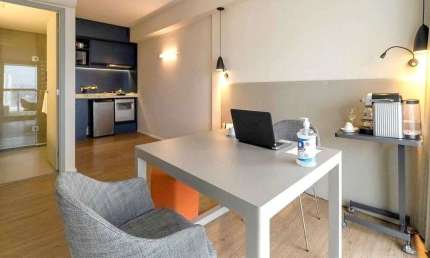 Flat com serviços e totalmente mobiliado à venda no Brooklin.