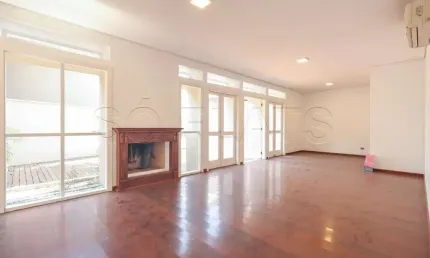 Casa alto padrão no morumbi com 465m², 4 suítes e 4 vagas de garagem