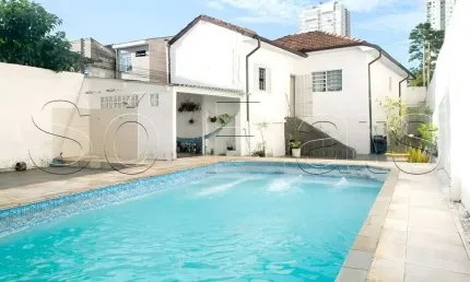Casa na Rua Sto Egídio em Santana disponível para venda com 212m², 3 dorms, piscina e churrasqueira