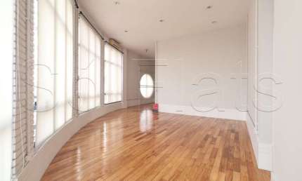 Gran Loft Itaim, apartamento alto padrão disponível para venda com 127m², 2 dormitórios e 3 vagas