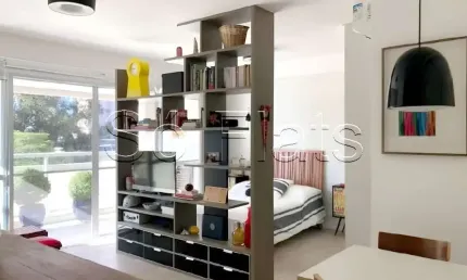 Apto para locação no Home Design, contendo 49m², 1 dormitório, 1 vaga de garagem e mobília completa.