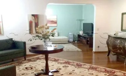 Apartamento no Morumbi com 4 dormitórios e 4 vagas de garagem.