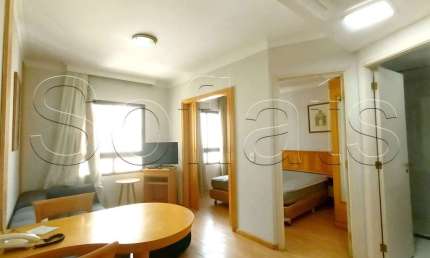 Flat em Pinheiros próximo ao metrô Clínicas, Avenida Paulista, com 28m², 1 dormitório e 1 vaga.