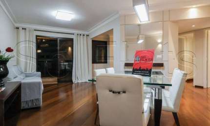Flat no The Sutton House contendo 120m², 3 dormitórios e 2 vagas em Moema, disponível para locação.