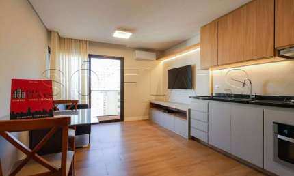 Apto a duas quadras da Av. Paulista, na parte mais arborizada dos Jardins, disponível para locação.