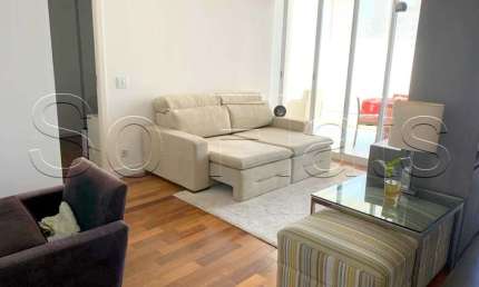 Flat no Itaim Bibi totalmente mobiliado com 67m², 1 dormitório e 1 vaga, disponível para locação.