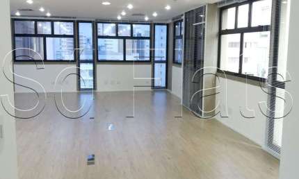 Condomínio Edifício City First, sala comercial 82m² e 2 vagas de garagem.
