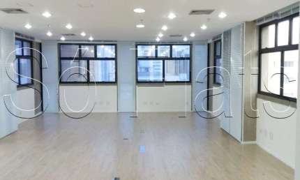 Condomínio Edifício City First, sala comercial 82m² e 2 vagas de garagem.