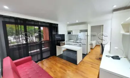 Flat com 39m², totalmente reformado no primeiro andar com linda vista para o bairro em Higienópolis.