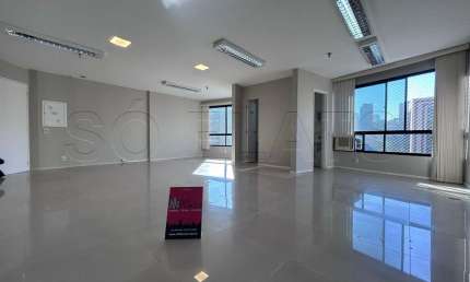 Edifício Portal Trade Center, sala comercial disponível para locação contendo 50m² e 2 vagas.