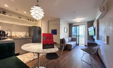 Flat no Slaviero Essential Ibirapuera com 35m², 1 dorm e 1 vaga no centro de Moema para locação.