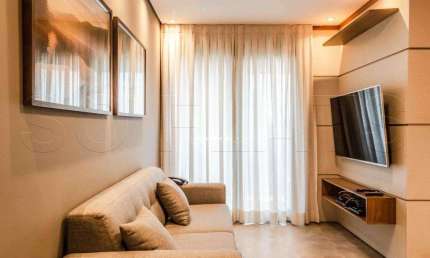Flat reformando, lindamente decorado, na Av. Cidade Jardim, Prox a Av. Faria Lima