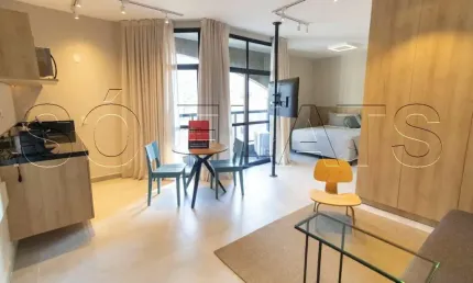 Lindo flat com 1x dormitório, andar alto, com vista e com cozinha equipada e bem localizado.
