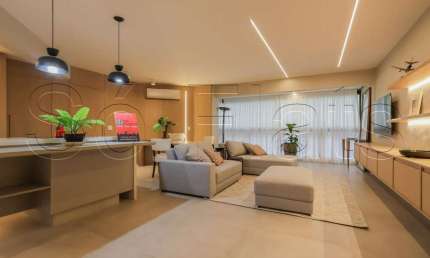 Flat alto padrão e mobiliado em Moema, com 3 dorms 2 vagas, próx ao Shopping do Ibirapuera.