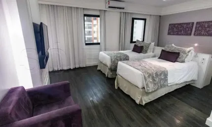 Flat em Moema, Prox a Av. Ibirapuera, Metrô Moema do Metrô, e grandes comércios ao seu redor.