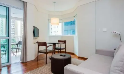 Flat de altíssimo padrão com  03 Dorm 115m²  fora do pool, com serviços de hotelaria e vaga.