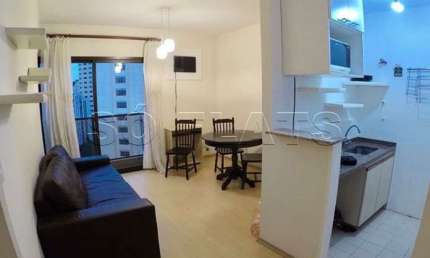 Flat de 42m²  mobiliado com 1 dormitório com quarto e sala separados.