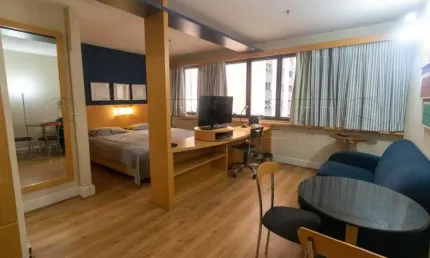 Flat na charmosa Al Lorena, prox a Av. 9 de Julho,a mercados, bancos e lojas em geral