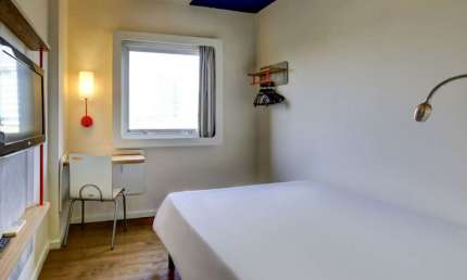 Ibis Budget Tamboré. Disponível para venda com ótima localização.