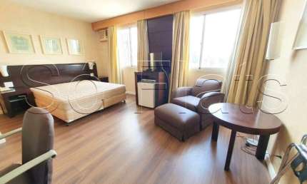 Flat na Via Olímpia, prox a Av. Sto Amaro e Faria Lima