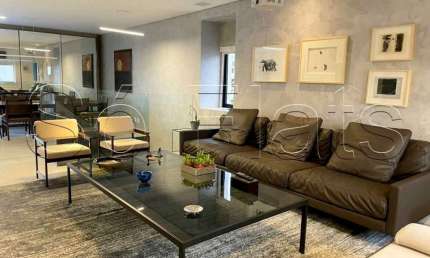 Flat La Residence Itaim disponível para venda com 03 dormitórios, 260m² e 02 vagas de garagem