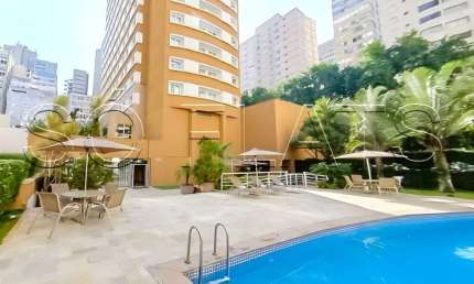 Flat no International Plaza com 2 dormitórios e 2 vagas disponível para locação no Jardins.