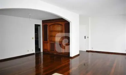 Apartamento à venda no leblon com 4 quartos, na parte baixa da rua timóteo da costa.
