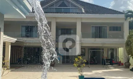 Viva o Luxo proximo-Mar nesta Magnífica Mansão Triplex! Em Condomínio Exclusivamente Fechado