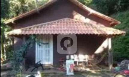 Casa em terreno lindo e arborizado - Parque do Ingá - Teresópolis