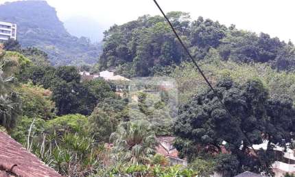 Maravilhosa casa com lindas vistas e Privacidade! Em rua com guarita de segurança!