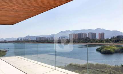 Apartamento de Alto Padrão com 133 m² e Vistas Panorâmicas para a Lagoa Marapendi e o Mar!