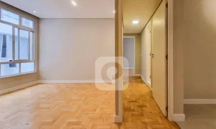 Apartamento com 2 Quartos  1 suíte e 1 vaga em Ipanema!