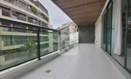 Lindo apartamento 3 quartos , 2 vagas e direito à laje em localização nobre do Jardim Botânico