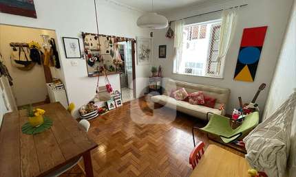 Apartamento 2 quartos com varandinha em charmosa rua da Lagoa