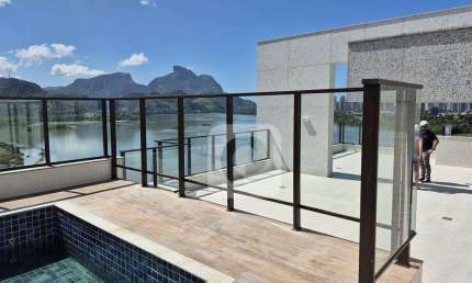 Cobertura Linear Espetacular na Península – Vista Incomparável para a Lagoa e Pedra da Gávea!