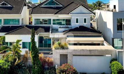 Casa com 300m2, 4 quartos, no Recreio dos Bandeirantes.