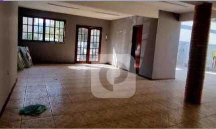 Casa duplex com 194m² 4 quartos 2 suítes 2 wc sala grande com dois ambientes 2 vagas