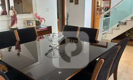 Vende-se casa em condomínio 4 suítes , 5 quartos , 6 banheiros com 250m2
