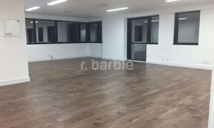 Ponto comercial para alugar na Alameda Grajaú, 129, Alphaville, Barueri por R$ 8.500