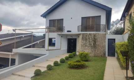 Casa para Locação em Santana de Parnaíba / SP no bairro Alphaville - 1134-2622561