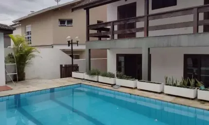 Casa para Locação em Santana de Parnaíba / SP no bairro Alphaville - 3047-3702518