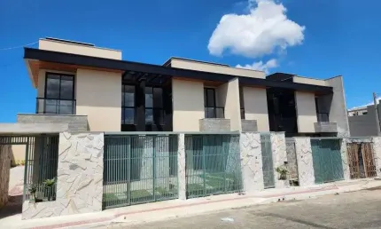 Casa em morada de laranjeiras 2 quartos com suíte. 2 vagas de garagem Fachada moderna
