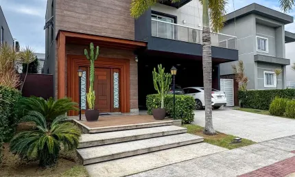 Casa Exclusiva no Condomínio Boulevard Lagoa – 4 Quartos | 3 Suítes | Sala de Cinema | Piscina Privativa