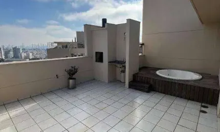 Apartamento de Cobertura, 110m²., 2 dormitórios, 2 vagas, varanda Gourmet e ofurô privativo