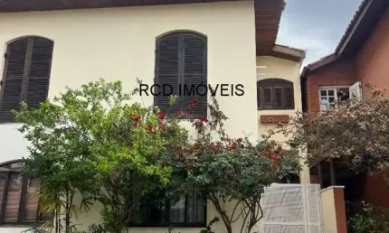 Venha conhecer essa incrível casa com 3 quartos, sendo 1 suíte, 3 banheiros, 2 vagas de garagem e 120,00 m2 de área.