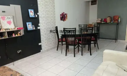 Casa 3 quartos, 2 banheiros, 2 vagas de garagem e quintal