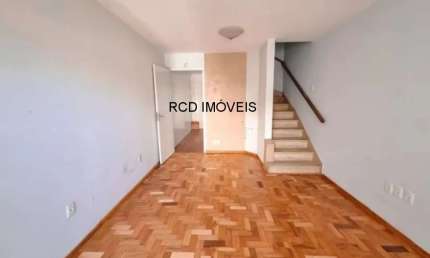 Casa sobrado à venda no Jardim Bonfiglioli: 2 quartos, 2 banheiros, 117 m², 1 vaga garagem. Ótima localização.