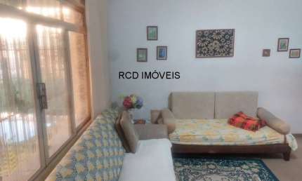 Casa à venda na Vila Universitária / Butantã: 3 quartos, quintal grande, edícula com 2 cômodos, cozinha, banheiro, 2 vagas, 131m² a.c. / 250m² a.t.